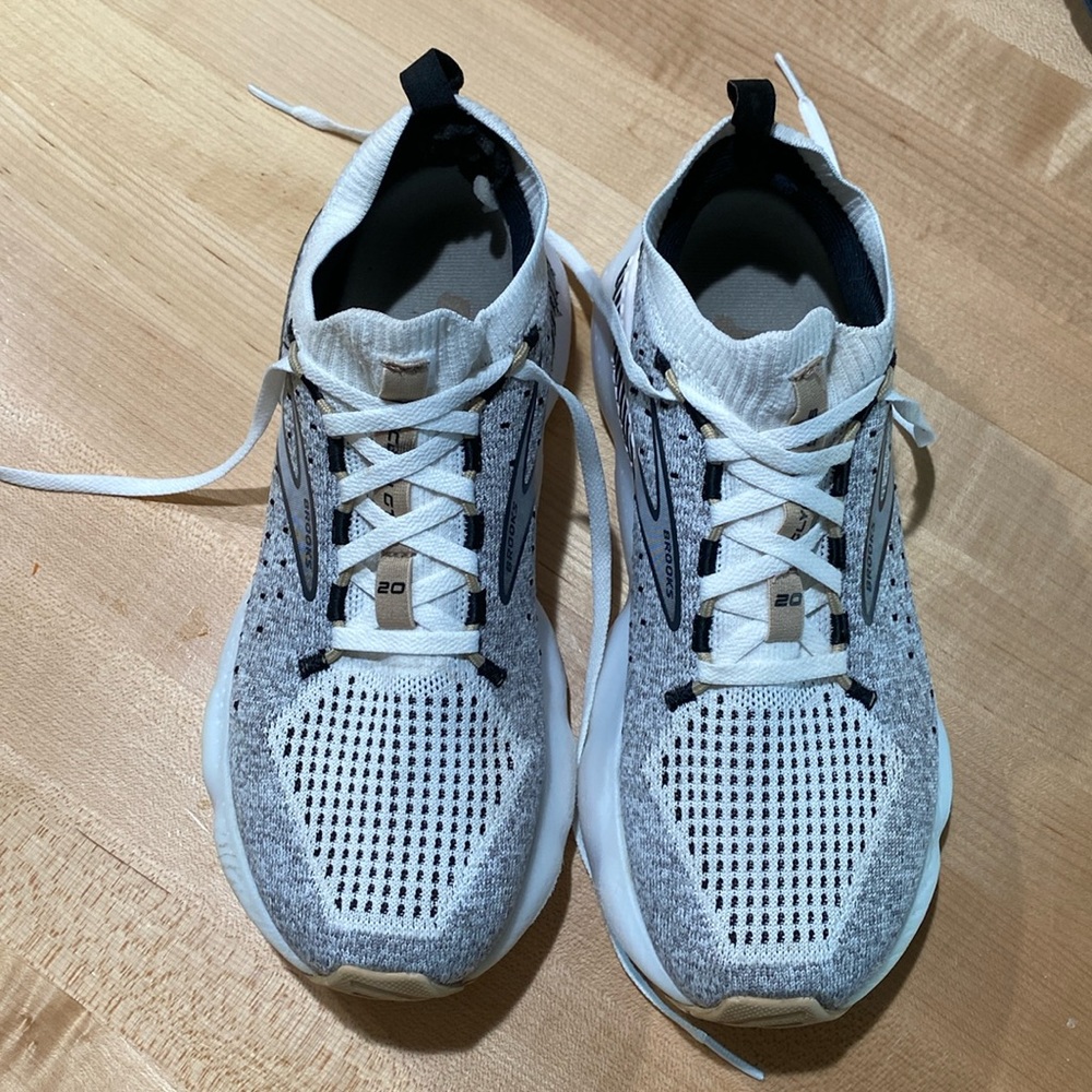 Women’s Brooks size 8 gray